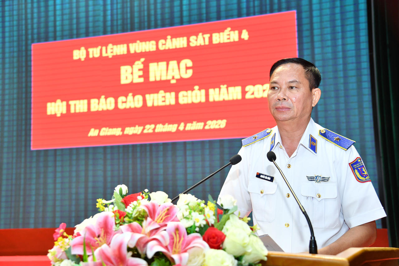 Thiếu tướng Nguyễn Văn Dũng - Bí thư Đảng ủy, Chính ủy Bộ Tư lệnh Vùng Cảnh sát biển 4 phát biểu Bế mạc Hội thi.