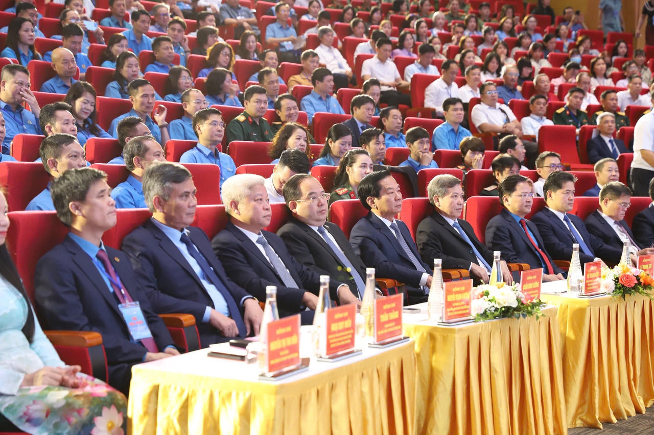 Các đại biểu tham dự Lễ phát động Tháng An toàn, vệ sinh lao động và Tháng Công nhân năm 2026 ngày 24/4/2026. (Nguồn ảnh trong bài: Bộ Nội vụ)