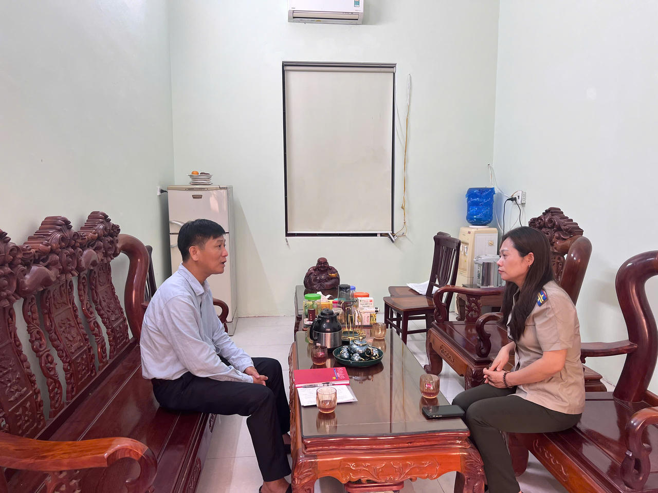 Qua trò chuyện, chúng tôi cảm nhận rõ ở chị Bốn sự từng trải, bản lĩnh cùng sự kiên trì, nhưng cũng rất linh hoạt của người làm công tác thi hành án dân sự.