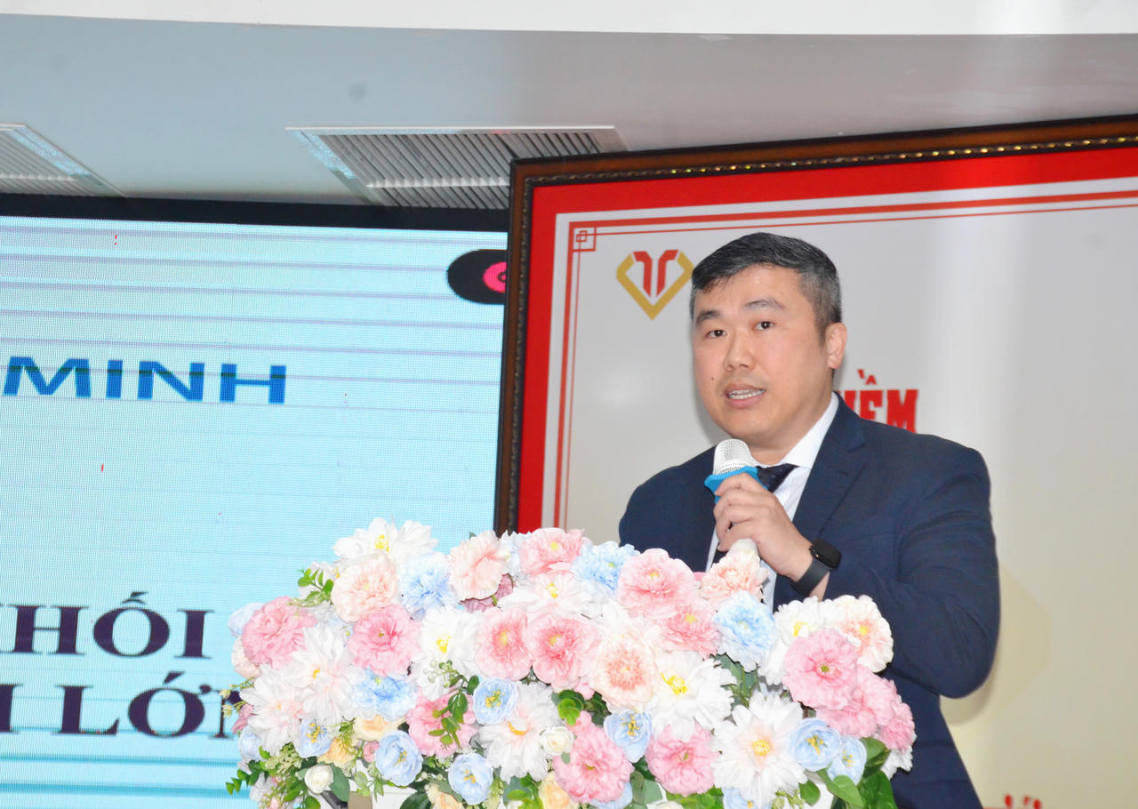 BS.CKI Trần Quốc Tuấn – Phụ trách Đơn nguyên Can thiệp Nội mạch thần kinh (Bệnh viện Đại học Y Dược TP Hồ Chí Minh) trình bày chuyên đề “Cập nhật điều trị đột quỵ cấp 2026”, tập trung những điểm mới trong sàng lọc, chẩn đoán hình ảnh và chiến lược điều trị theo khuyến cáo quốc tế.