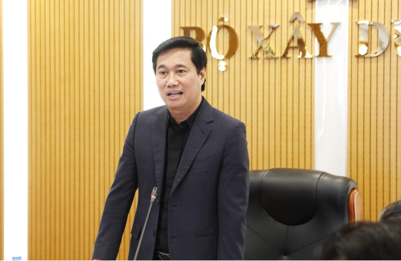 Thứ trưởng Bộ Xây dựng Nguyễn Tường Văn chủ trì hội thảo lấy ý kiến điều chỉnh quy hoạch tổng thể hệ thống đô thị và nông thôn thời kỳ 2021 -  2030, tầm nhìn đến năm 2050.