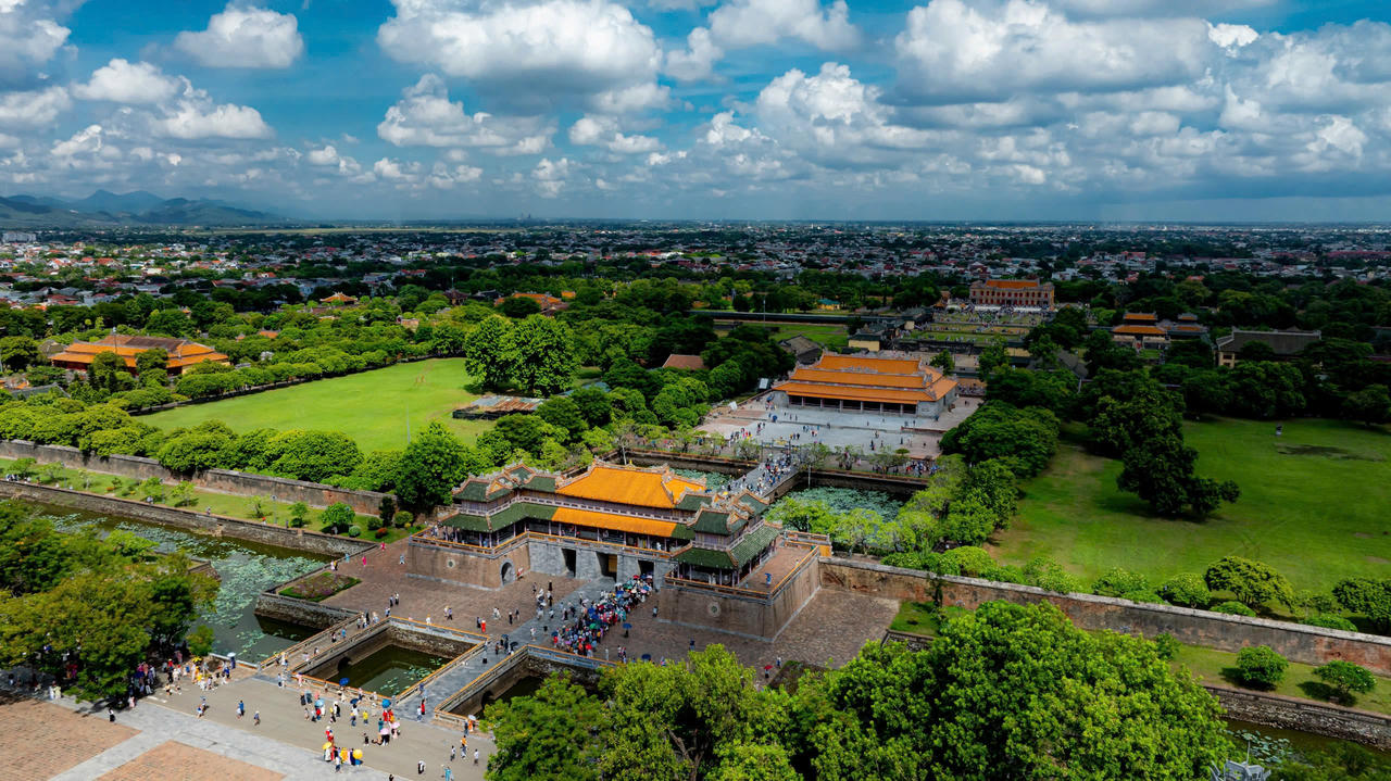 Bảo tàng Quai Branly – Jacques Chirac sẽ chuyển giao cho thành phố Huế bộ tư liệu là các bản sao chụp dưới dạng kỹ thuật số gồm 101 bức ảnh và 38 tác phẩm đồ họa về Hoàng thành Huế – An Nam