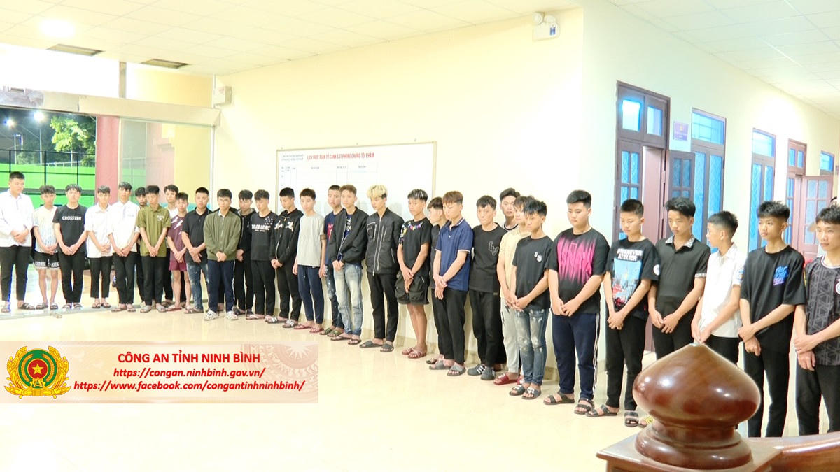 Triệu tập 31 thanh, thiếu niên mang hung khí gây rối, đăng clip “khoe chiến tích” lên TikTok