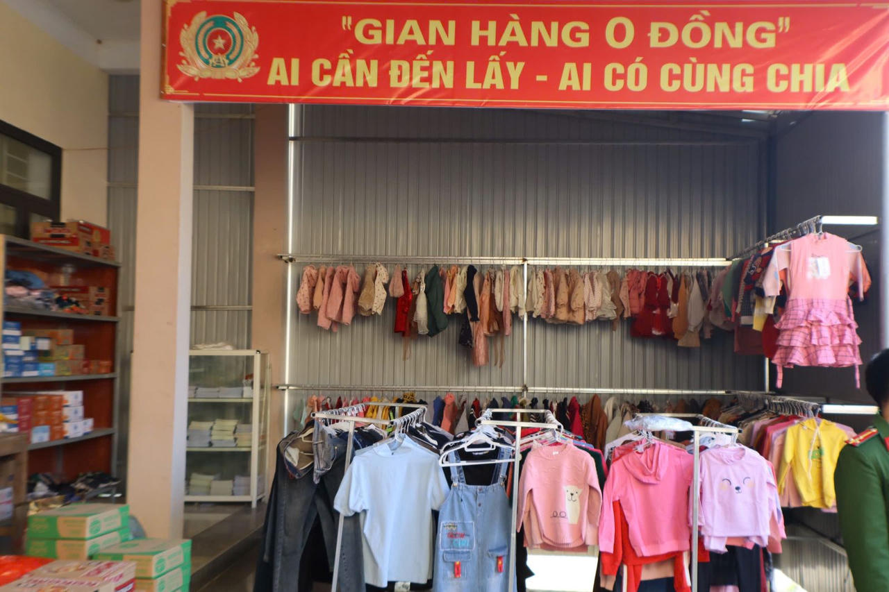 Từ “gian hàng 0 đồng” đến niềm tin của người dân
