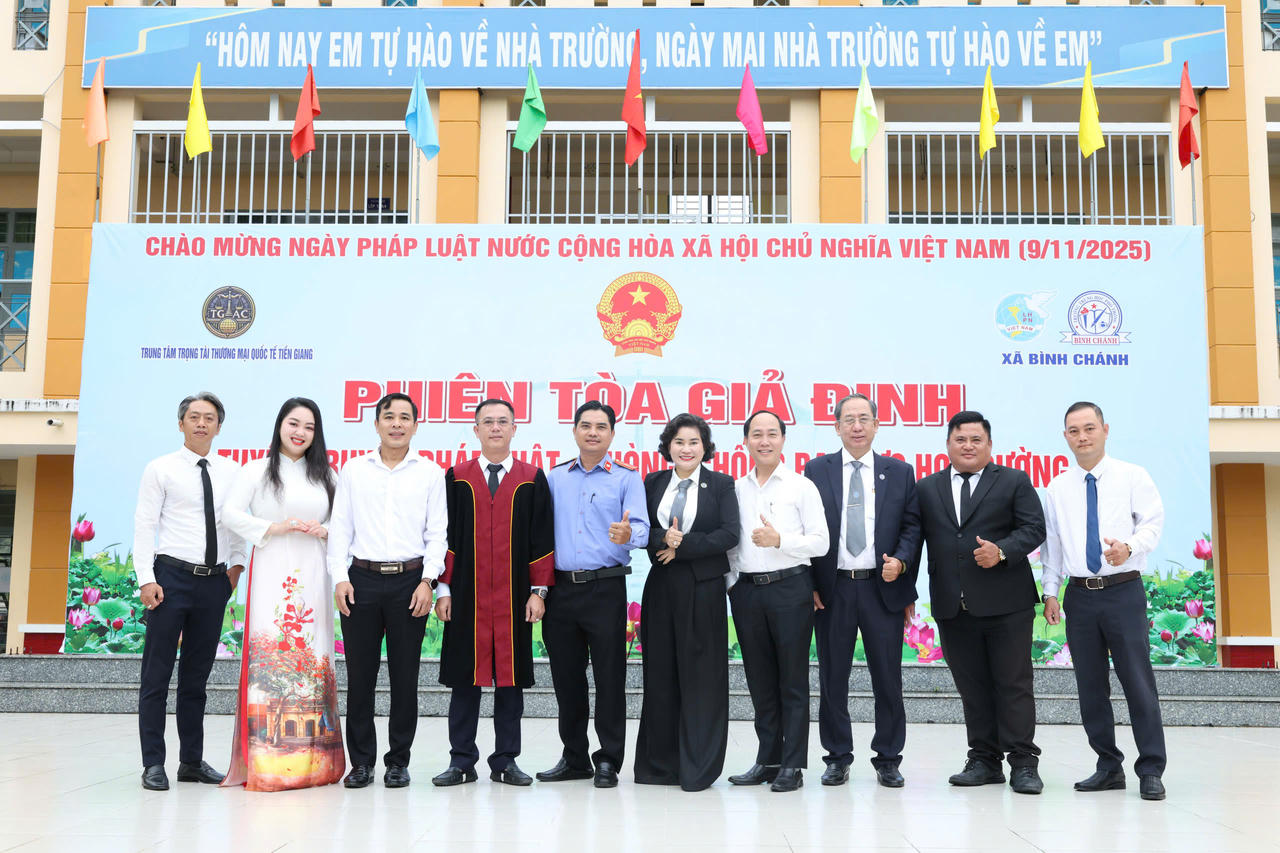 TGAC chụp hình lưu niệm tại Phiên tòa giả định 