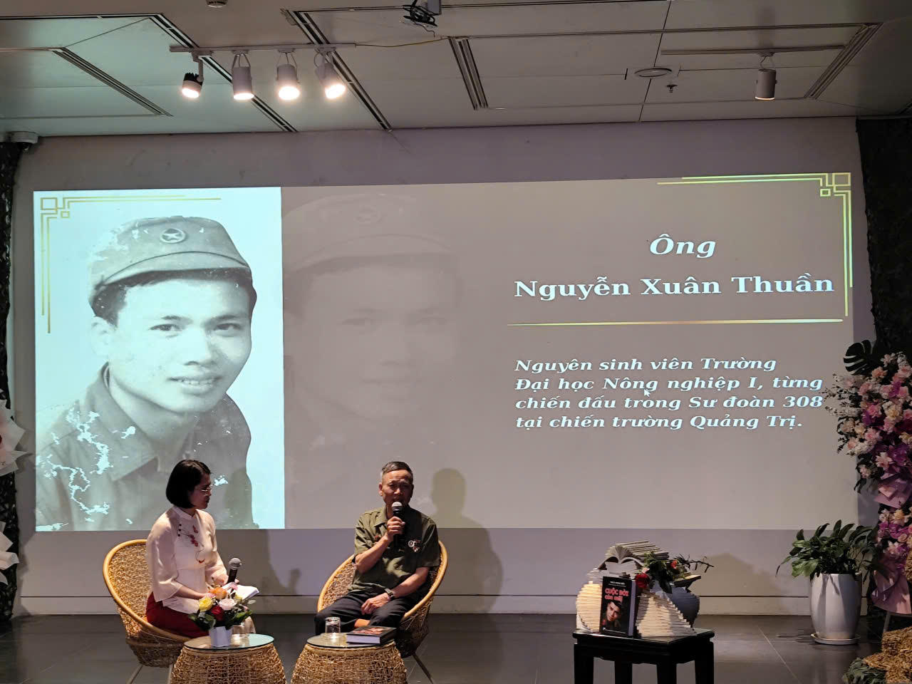 Người cựu chiến binh Nguyễn Xuân Thuần chia sẻ tại tọa đàm.