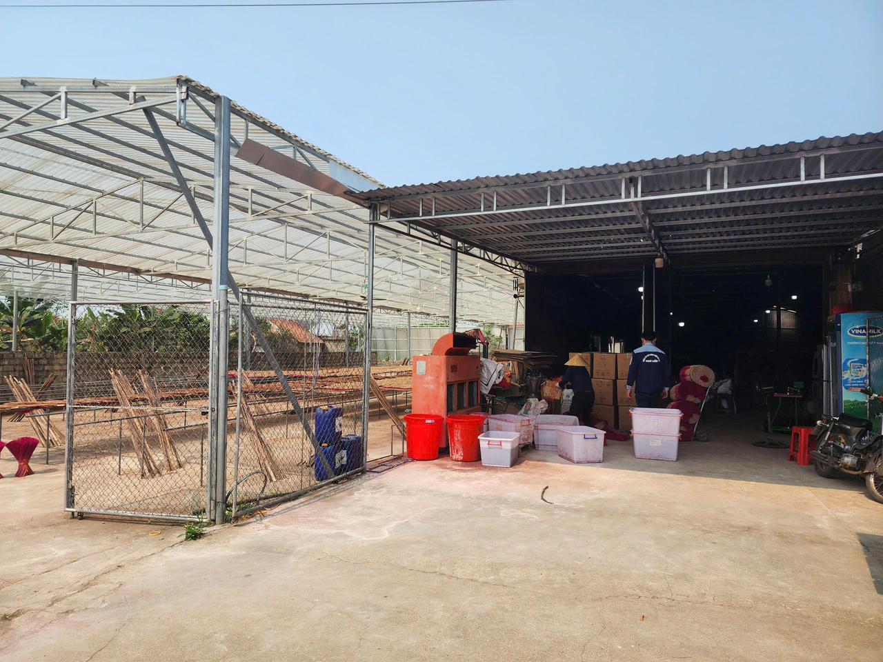 UBND xã Nghĩa Đàn yêu cầu Cơ sơ sản xuất hương  bổ sung đầy đủ hồ sơ môi trường, đồng thời thực hiện các biện pháp giảm thiểu ô nhiễm.