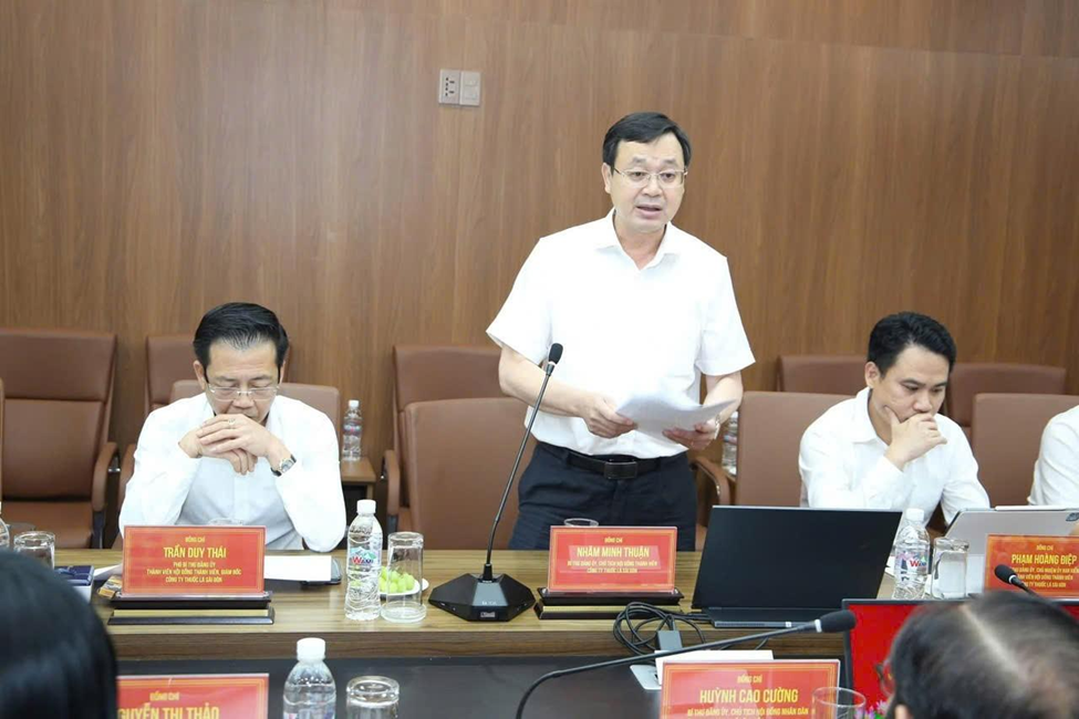 Ông Nhâm Minh Thuận, Bí thư Đảng ủy, Chủ tịch Hội đồng Thành viên Công ty Thuốc lá Sài Gòn phát biểu ý kiến