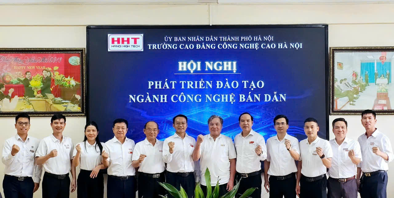 Sự kiện có sự góp mặt của hai chuyên gia hàng đầu từ Hoa Kỳ: GS.TSKH Nông Đức Kế và GS. Từ Trung Chấn và BGH Nhà trường