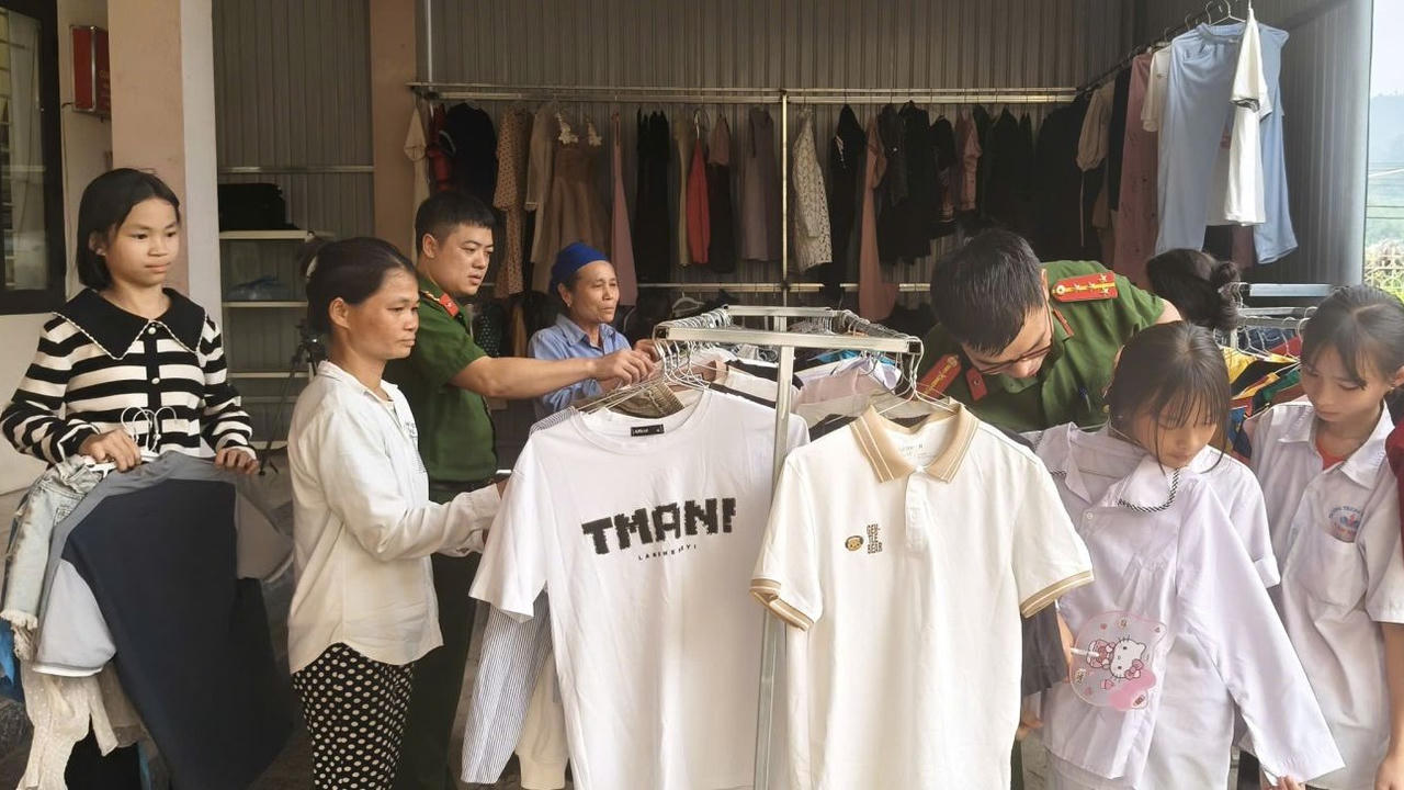 Từ “gian hàng 0 đồng” đến niềm tin của người dân.