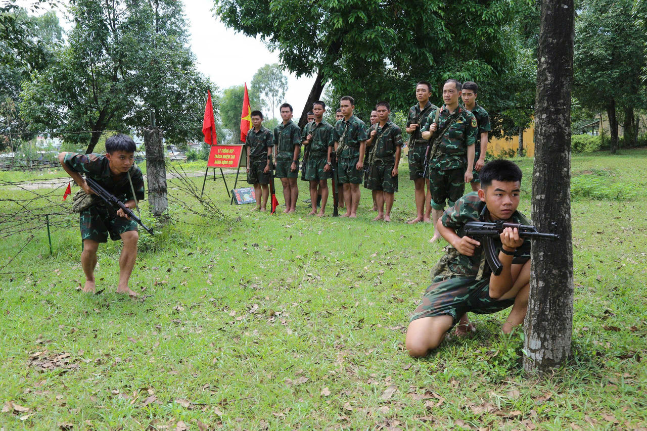 Huấn luyện chuyên ngành ở Tiểu đoàn Đặc công 409, Bộ Tham mưu Quân khu 5. 