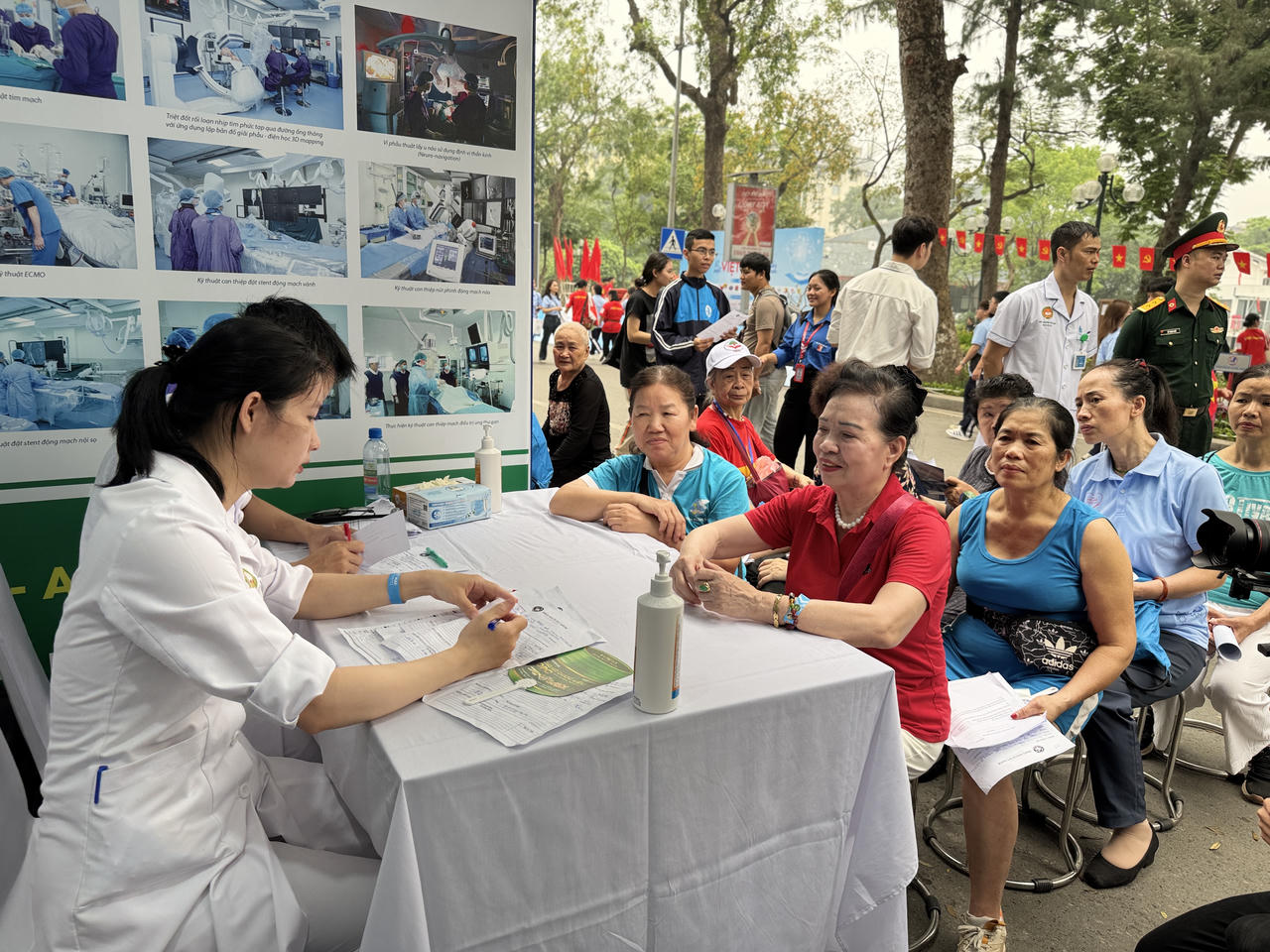 Đưa tinh thần Nghị quyết 72-NQ/TW vào cuộc sống: Khi chính sách y tế đổi mới để gần dân, vì dân
