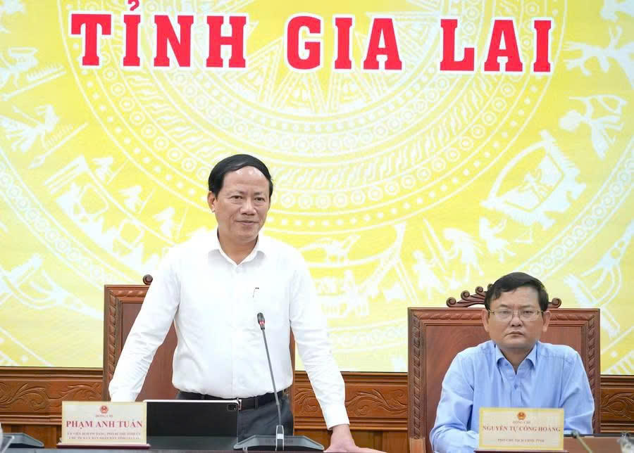  Chủ tịch UBND tỉnh Gia Lai tại buổi làm việc với các chủ đầu tư về tình hình triển khai các dự án trên địa bàn ngày 17/4. Ảnh: CTTĐT Gia Lai