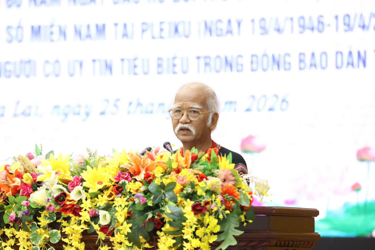 Đại diện người có uy tín trong đồng bào dân tộc thiểu số phát biểu tại tọa đàm. (Ảnh: Hà Chính)