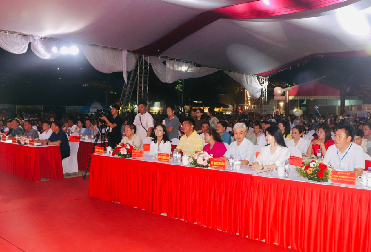 Các đại biểu tham dự chương trình.