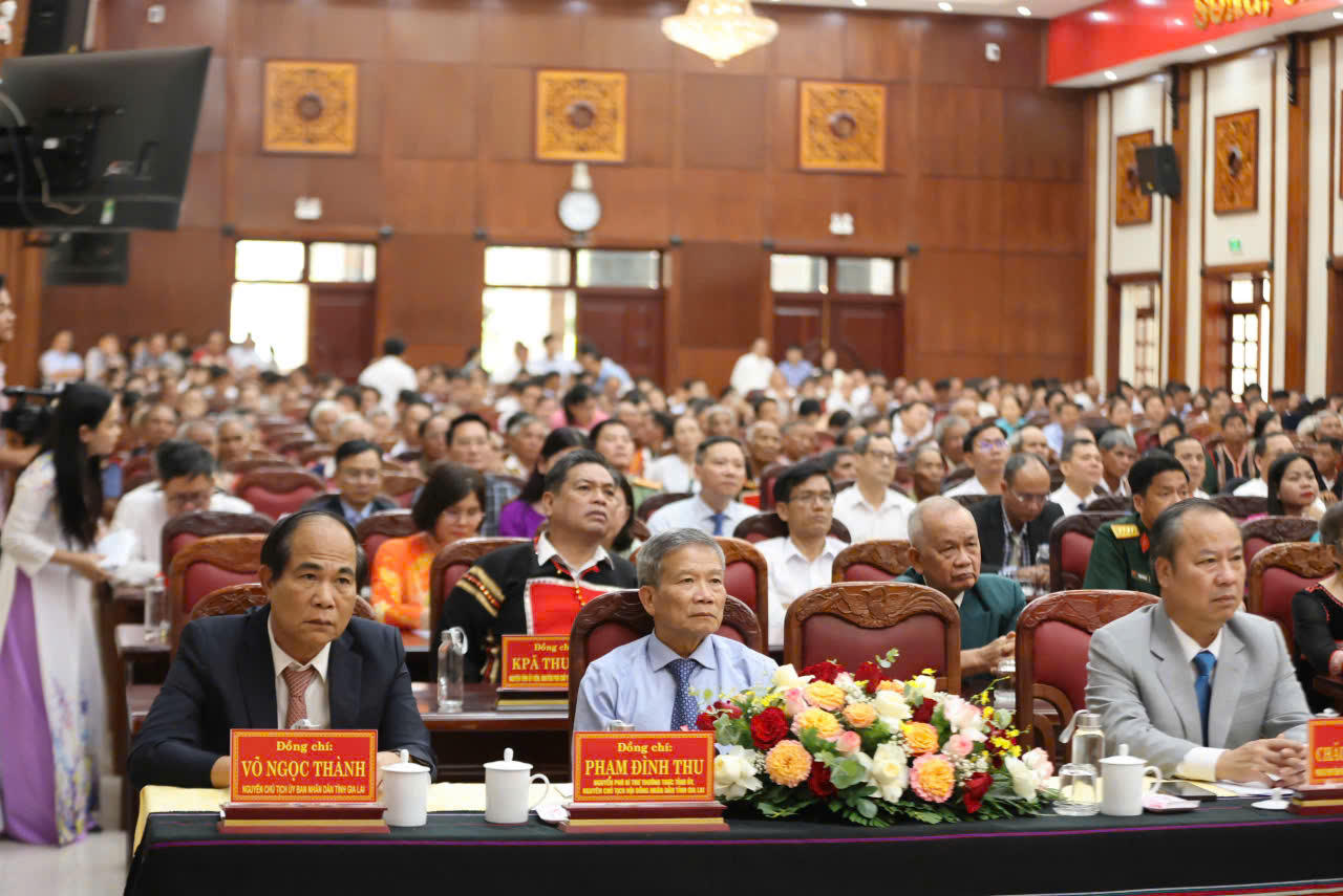 Các đại biểu tham dự Tọa đàm kỷ niệm 80 năm Ngày Bác Hồ gửi thư cho Đại hội các dân tộc thiểu số miền Nam tại Pleiku.( Ảnh: Hà Chính)