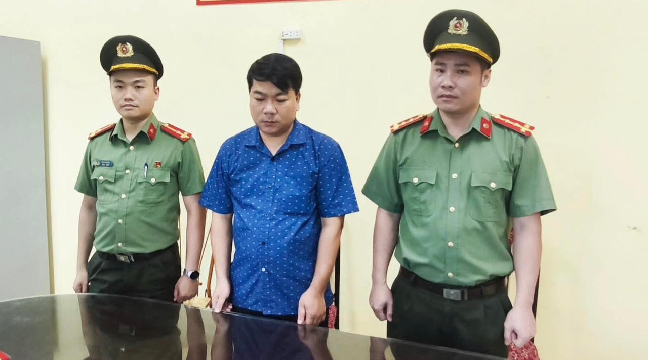 Khởi tố đối tượng làm giả chứng nhận tốt nghiệp đại học