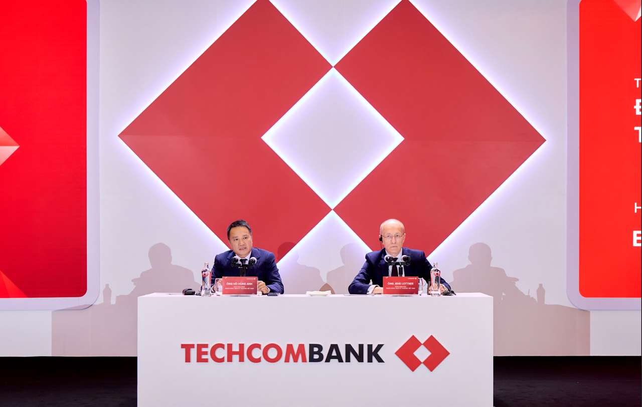 ĐHĐCĐ Techcombank (TCB) 2026: Vốn điều lệ lập đỉnh hệ thống, quý 1 lãi 8.900 tỷ cùng mức chia cổ tức khủng lên tới 67%