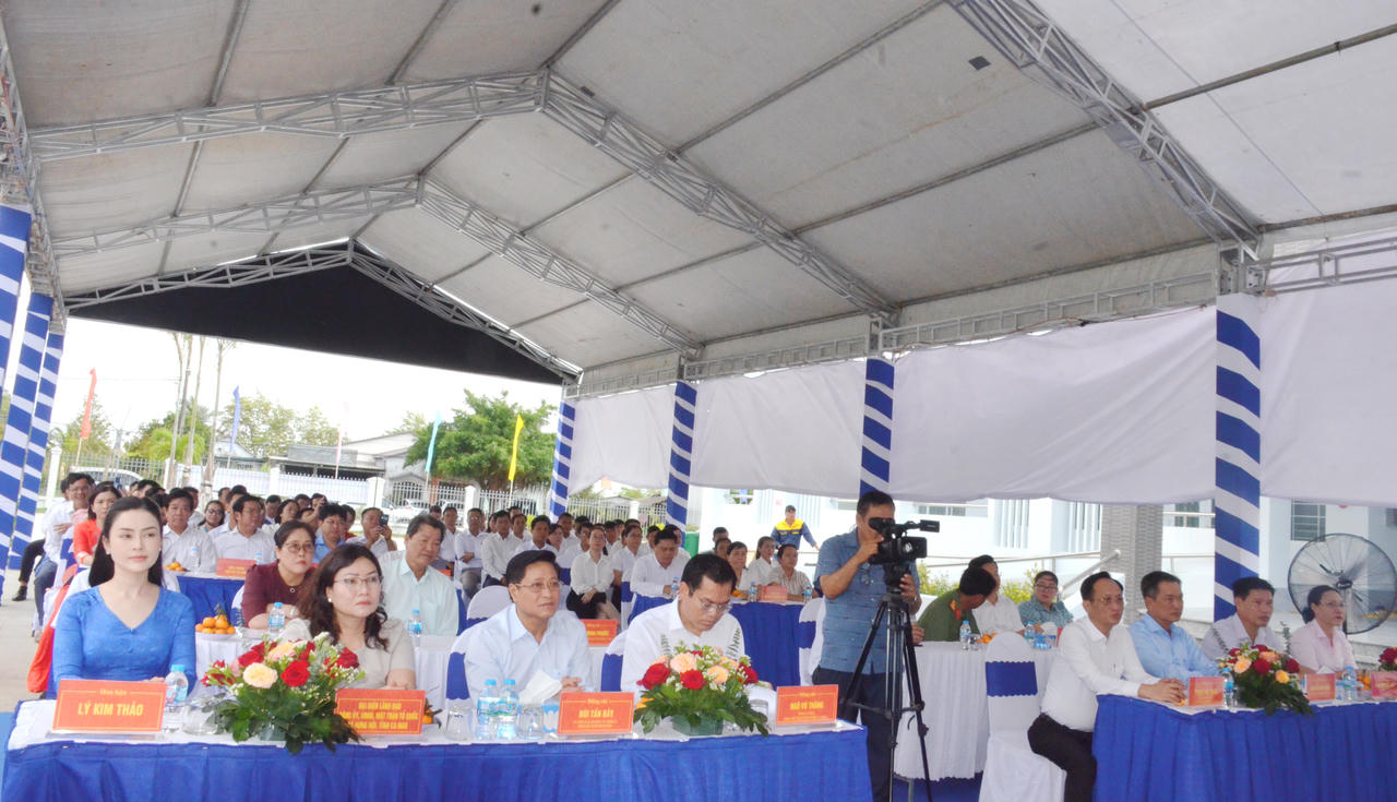 Đại biểu tham dự Lễ khánh thành Dự án xây dựng, nâng cấp, cải tạo Trung tâm Bảo trợ xã hội Bạc Liêu (giai đoạn 2).