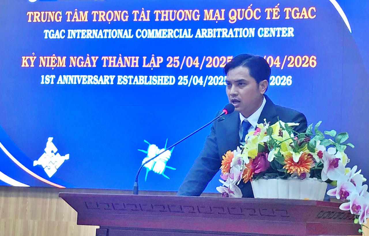 Ông Huỳnh Quốc Nguyên - Chủ tịch Trung tâm Trọng tài Thương mại Quốc tế TGAC phát biểu.