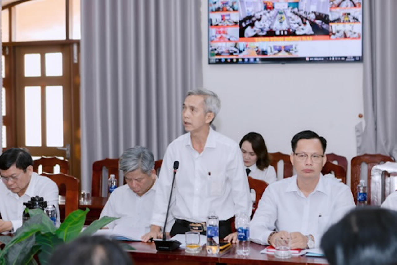 Đại diện lãnh đạo các TAND khu vực đề xuất nhiều giải pháp nhằm nâng cao hiệu quả công tác trong thời gian tới.