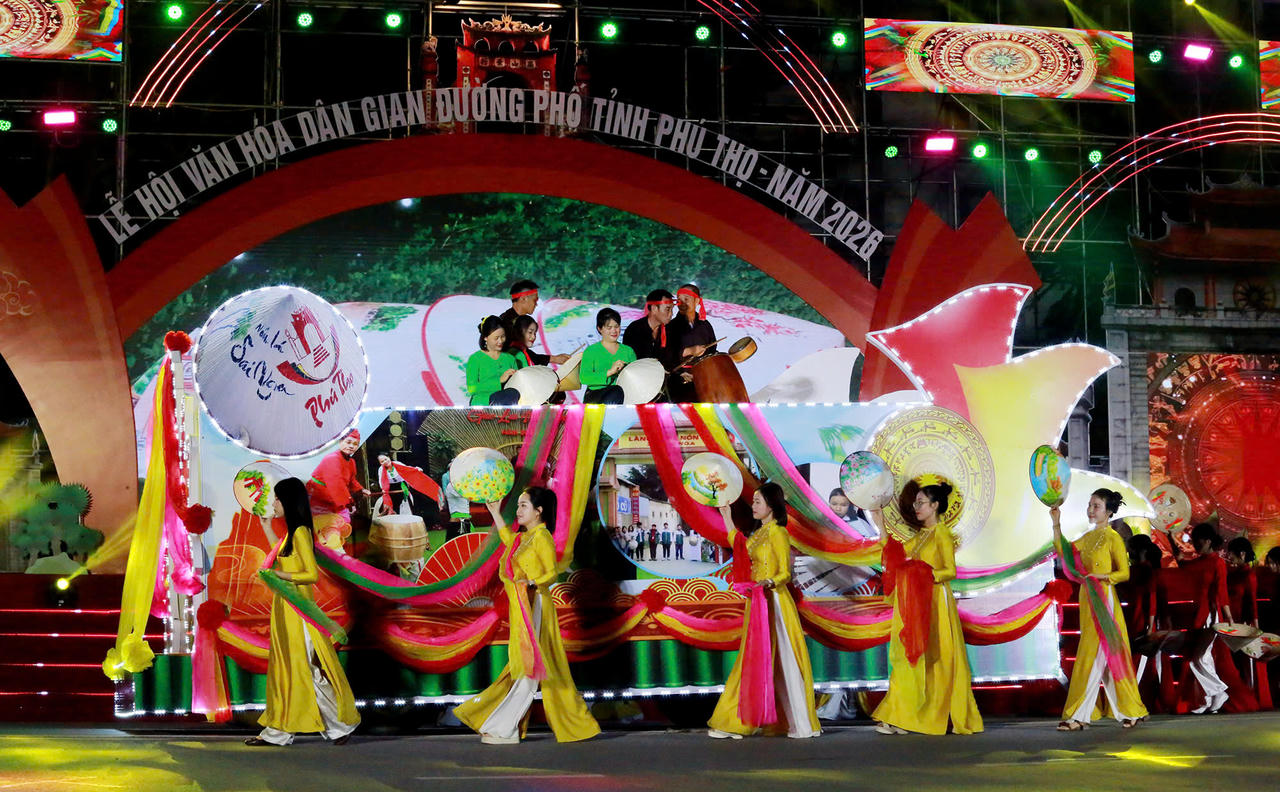 Rực rỡ đêm hội 'Thanh âm nguồn cội' tại Đền Hùng