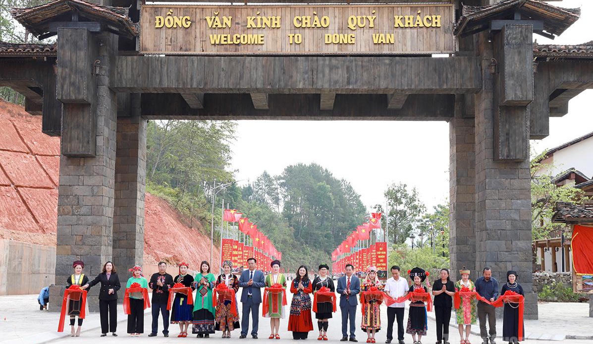 Tuyên Quang: Khánh thành cổng chào xã Đồng Văn