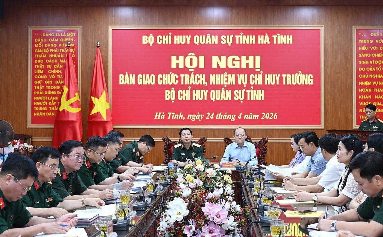 Bộ CHQS tỉnh Hà Tĩnh tổ chức hội nghị bàn giao chức trách, nhiệm vụ Chỉ huy trưởng.