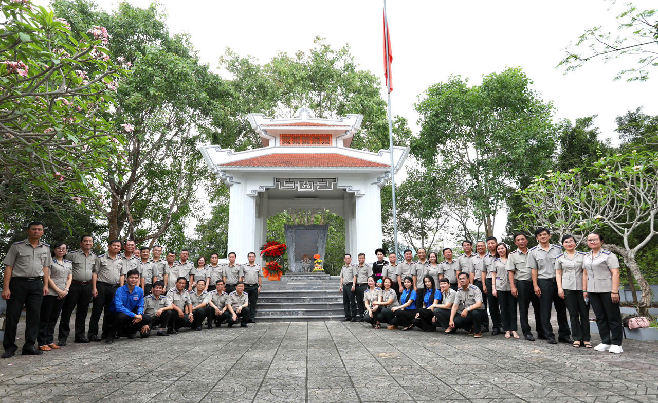 THADS TP. Hồ Chí Minh và THADS tỉnh Tuyên Quang dâng hương tại Khu di tích Bộ Tư pháp