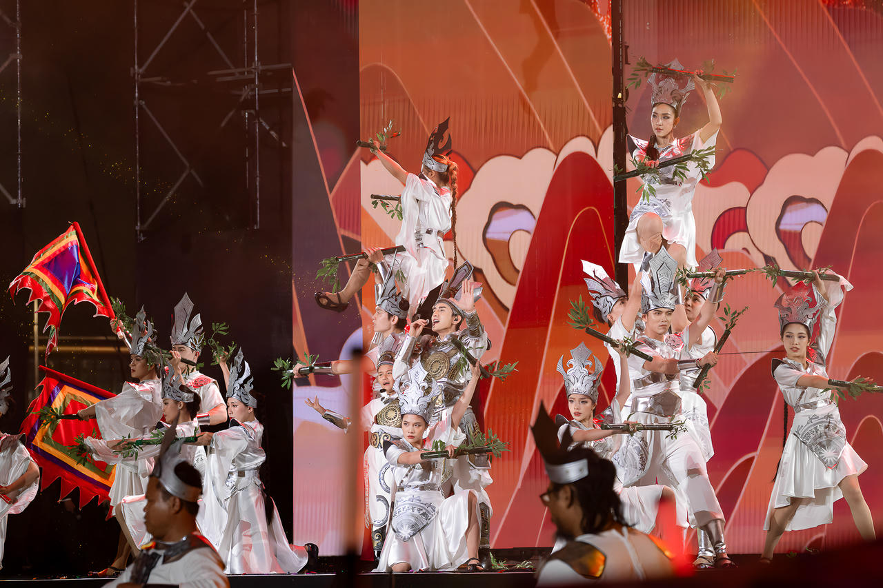 Đan Trường hát cùng con trai, lan tỏa tình yêu quê hương dịp Giỗ Tổ