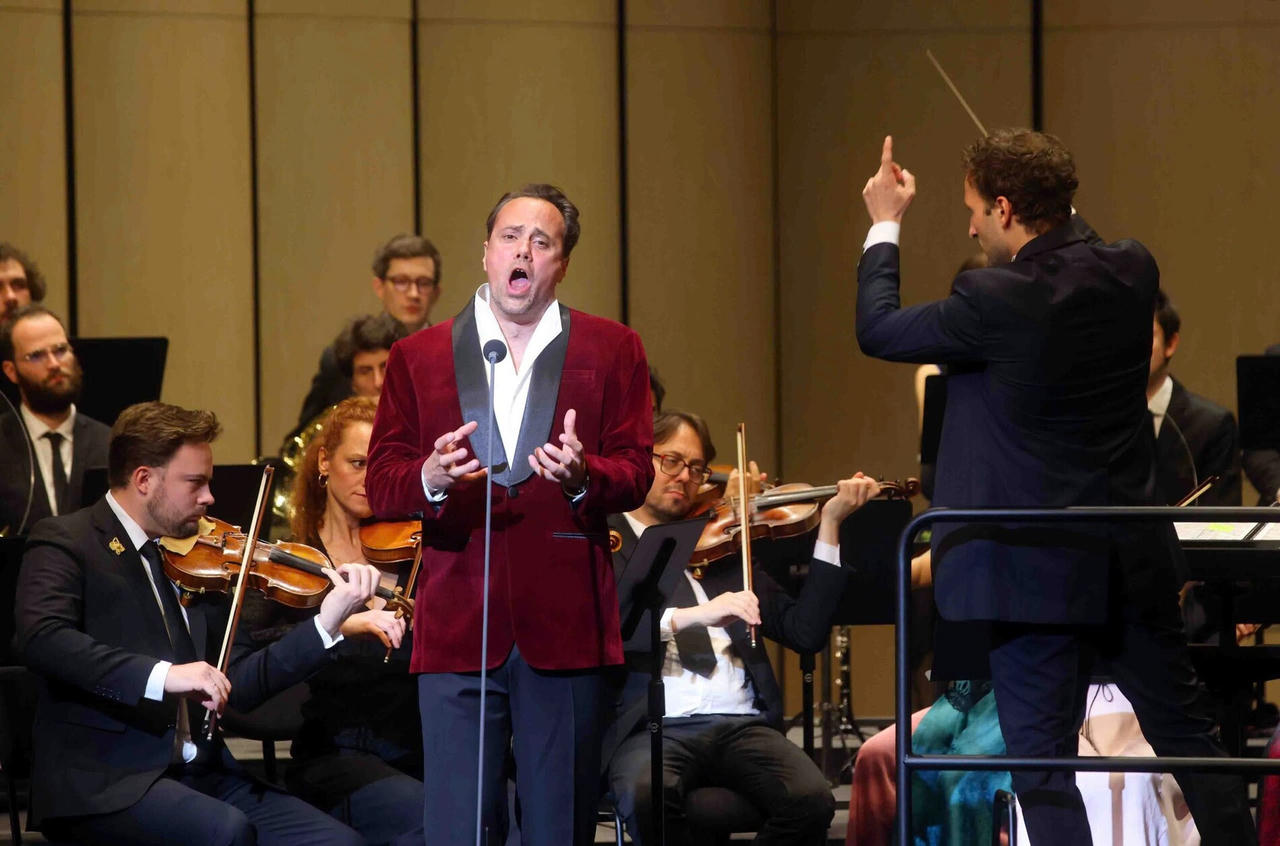 Chương trình cuốn người nghe đi qua những cung bậc cảm xúc vừa lãng mạn, vừa rực rỡ với những đặc trưng văn hóa, nghệ thuật Pháp (Ảnh: Phạm Kiên).