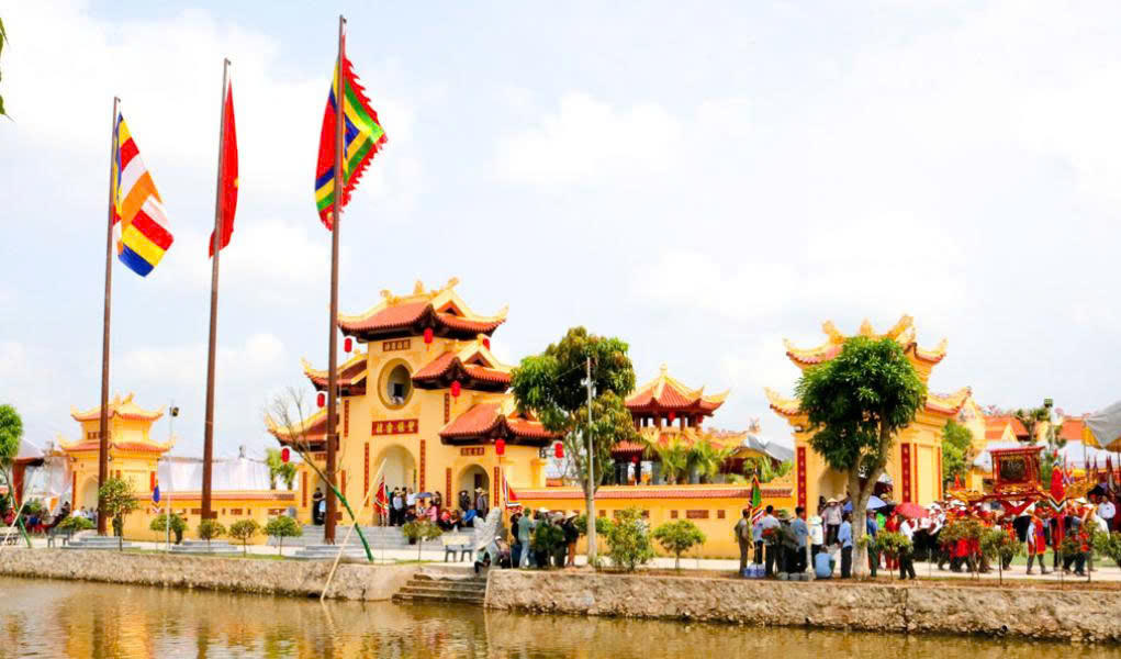 Đền Mẫu Quần Anh được xây dựng khang trang, đáp ứng nhu cầu sinh hoạt văn hóa tín ngưỡng của Nhân dân.