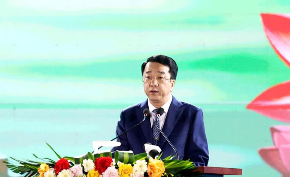 Ông Nguyễn Thanh Bình, Phó Bí thư Tỉnh ủy, Chủ tịch UBND tỉnh phát biểu khai mạc Lễ hội.