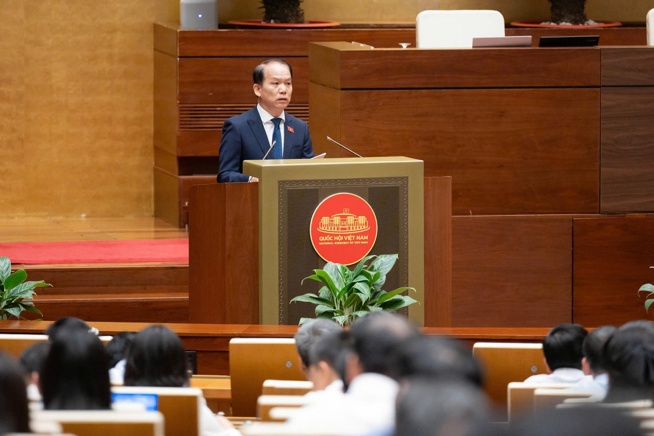 Bộ trưởng Bộ Tư pháp Hoàng Thanh Tùng báo cáo tiếp thu, giải trình trước khi Quốc hội biểu quyết thông qua&nbsp;Luật Tiếp cận thông tin (sửa đổi).