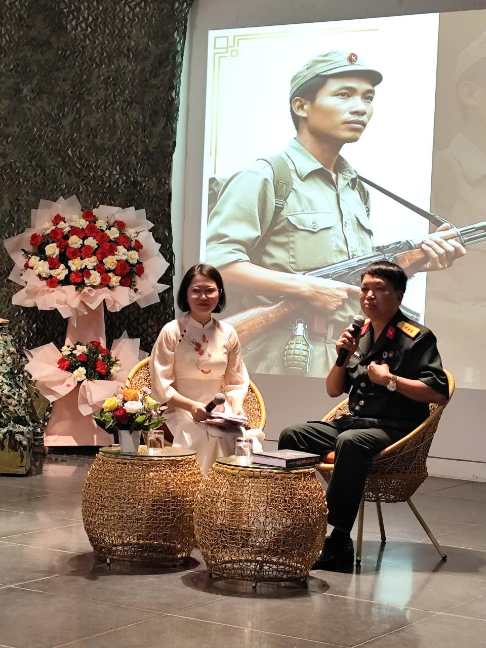Với&nbsp;Đại tá, nhà văn, nhà báo Đặng Vương Hưng, mỗi lá thư thời chiến là trang nhật ký sống động nhất, trung thực nhất về tâm hồn người lính giữa lằn ranh sinh tử.
