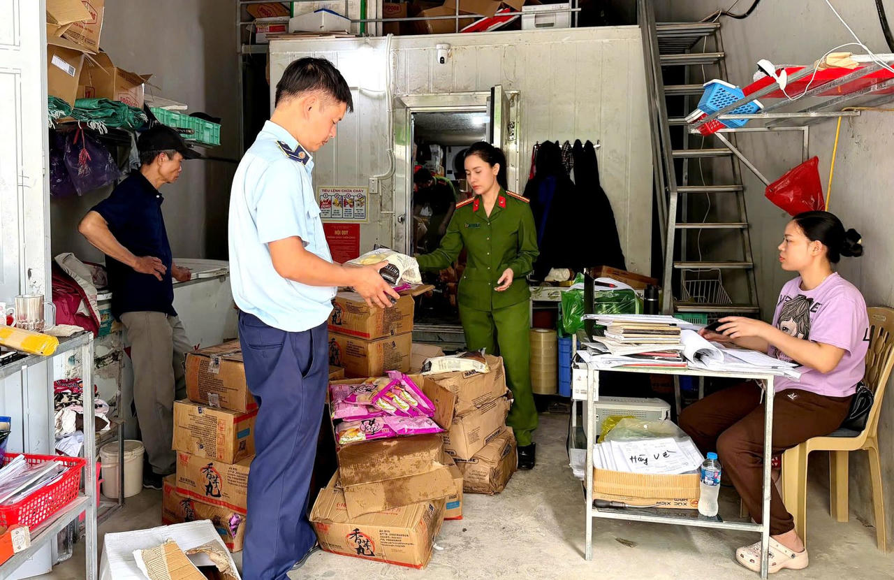 Lực lượng chức năng tỉnh Thanh Hóa tăng cường kiểm tra, xử lý&nbsp;các cơ sở sản xuất, kinh doanh thực phẩm.