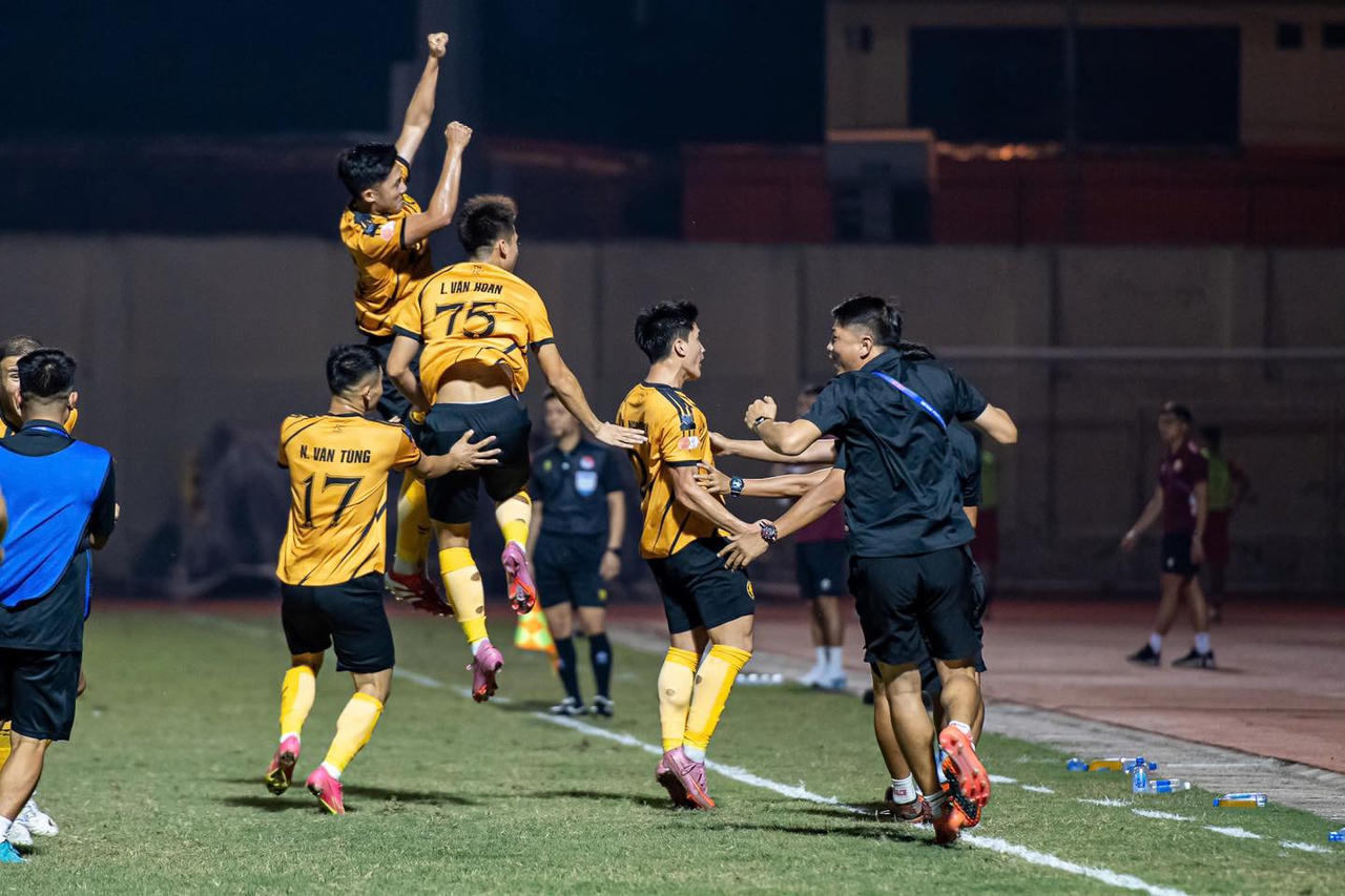 Đông Á Thanh Hoá thoát xa nhóm xuống hạng