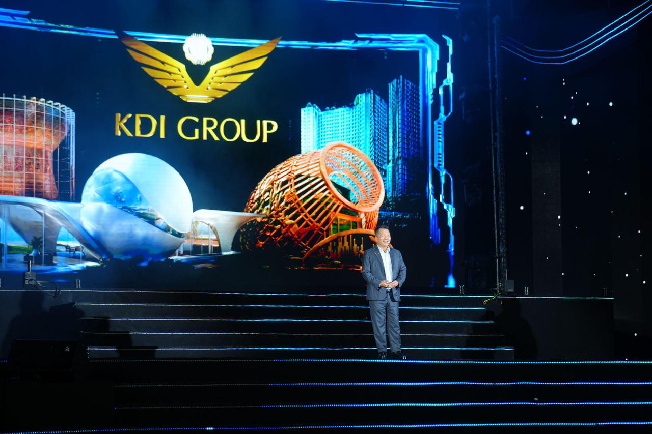 Màn đối thoại giữa Chủ tịch Tập đoàn KDI Group và AI – một trong những điểm nhấn ấn tượng của chương trình.