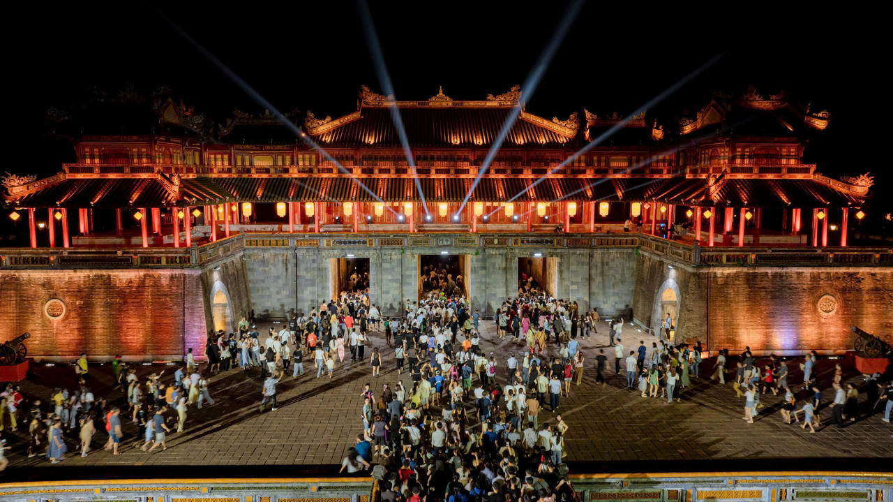 Chương trình thu hút đông đảo người dân và du khách.