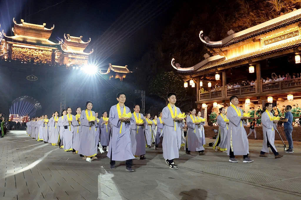 Lễ hội Đàn Kính Thiên tại khu du lịch Thung Ui - Ninh Bình