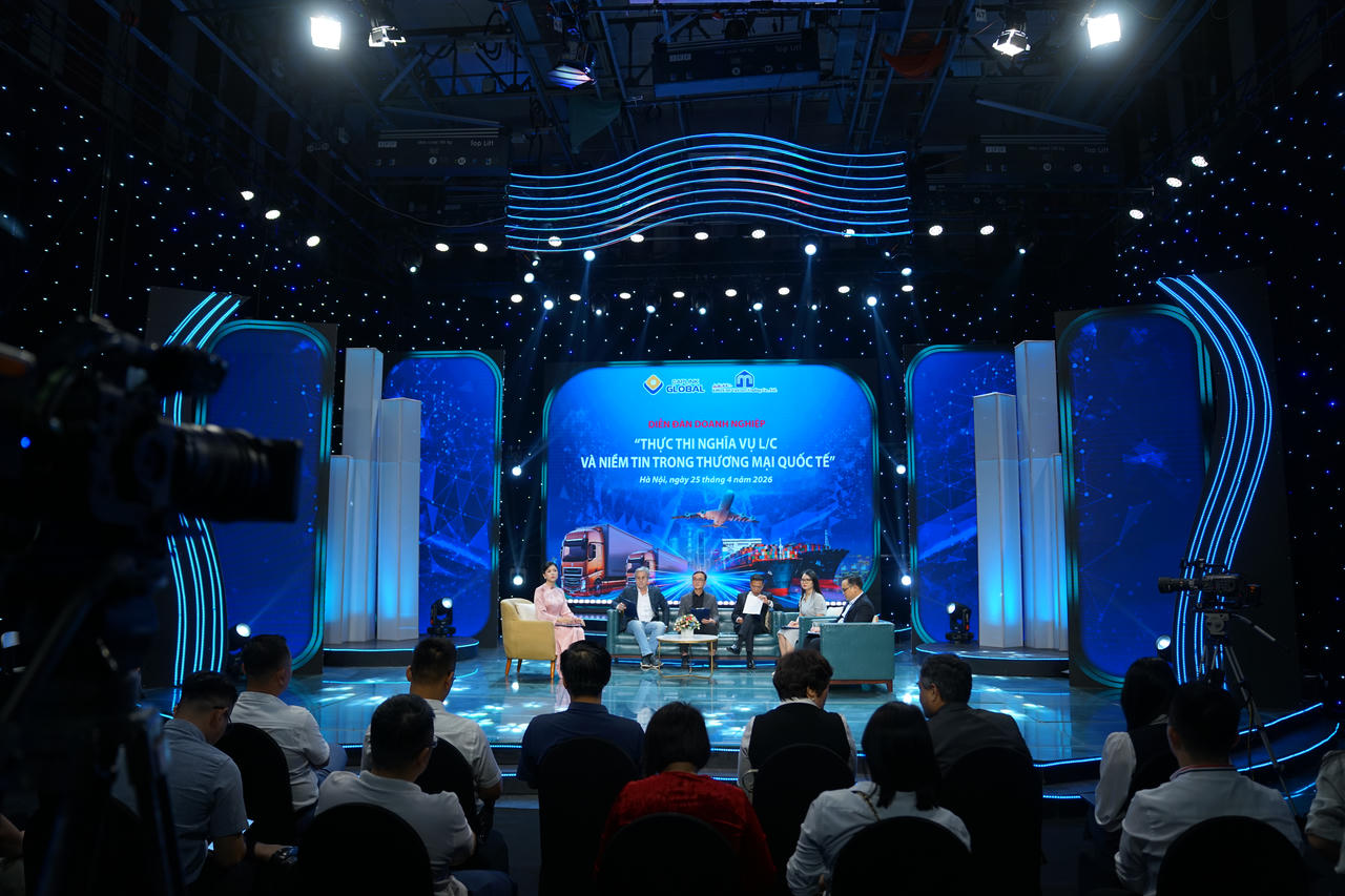 Tọa đàm “Thực thi nghĩa vụ L/C: Niềm tin trong thương mại quốc tế” thu hút nhiều chuyên gia thương mại quốc tế từ các lĩnh vực tài chính, pháp chế, xuất nhập khẩu và các cơ quan báo chí tham dự