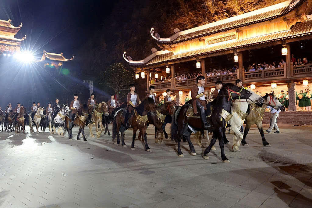 Lễ hội Đàn Kính Thiên tại khu du lịch Thung Ui - Ninh Bình