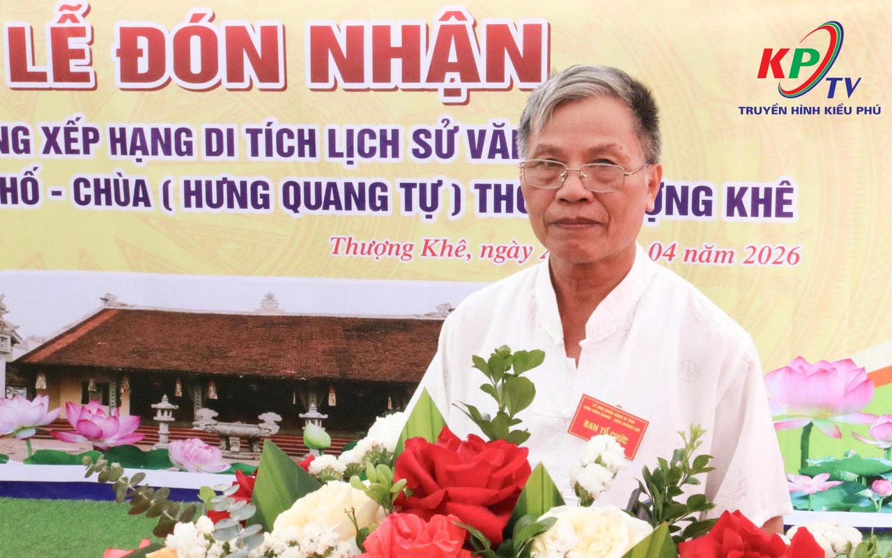 Ông Nguyễn Đức Trị đại diện nhân dân trong thôn phát biểu