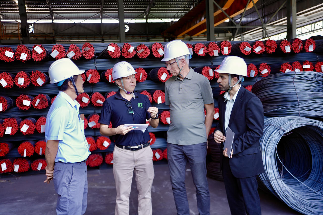 Các chuyên gia năng lượng của Đại sứ quán Đan Mạch tham quan các mô hình sử dụng năng lượng hiệu quả