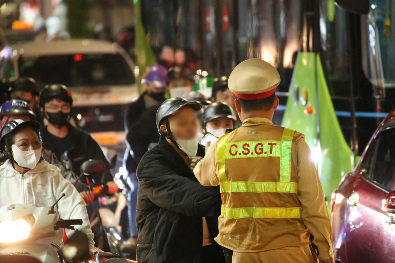 Siết kiểm tra nồng độ cồn: Hơn 2.000 trường hợp vi phạm trong một ngày