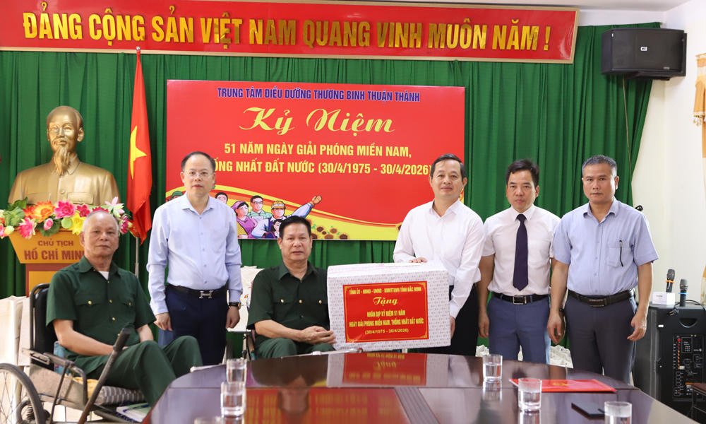 Chủ tịch UBND tỉnh Bắc Ninh Phạm Hoàng Sơn thăm, tặng quà thương binh, bệnh binh
