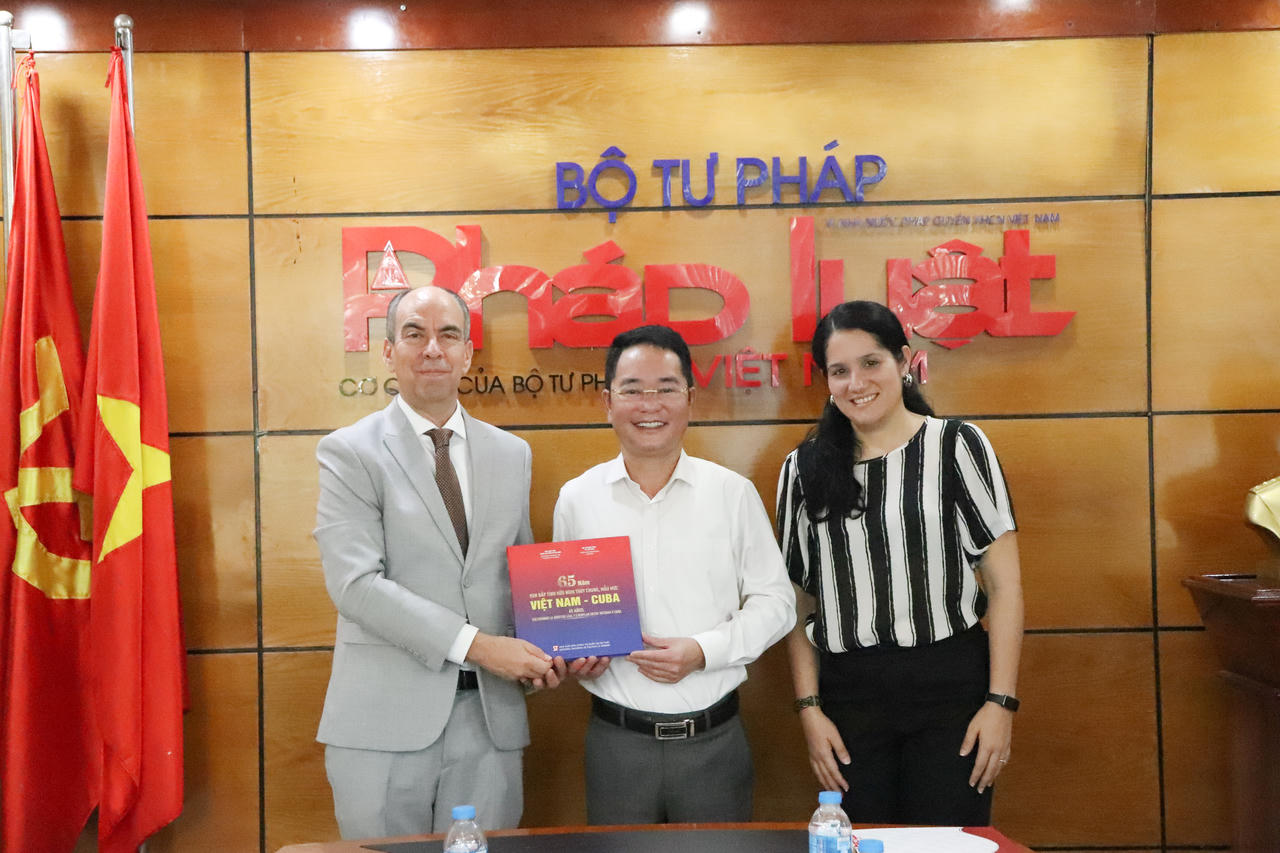 Tăng cường hợp tác báo chí pháp luật giữa Việt Nam - Cuba