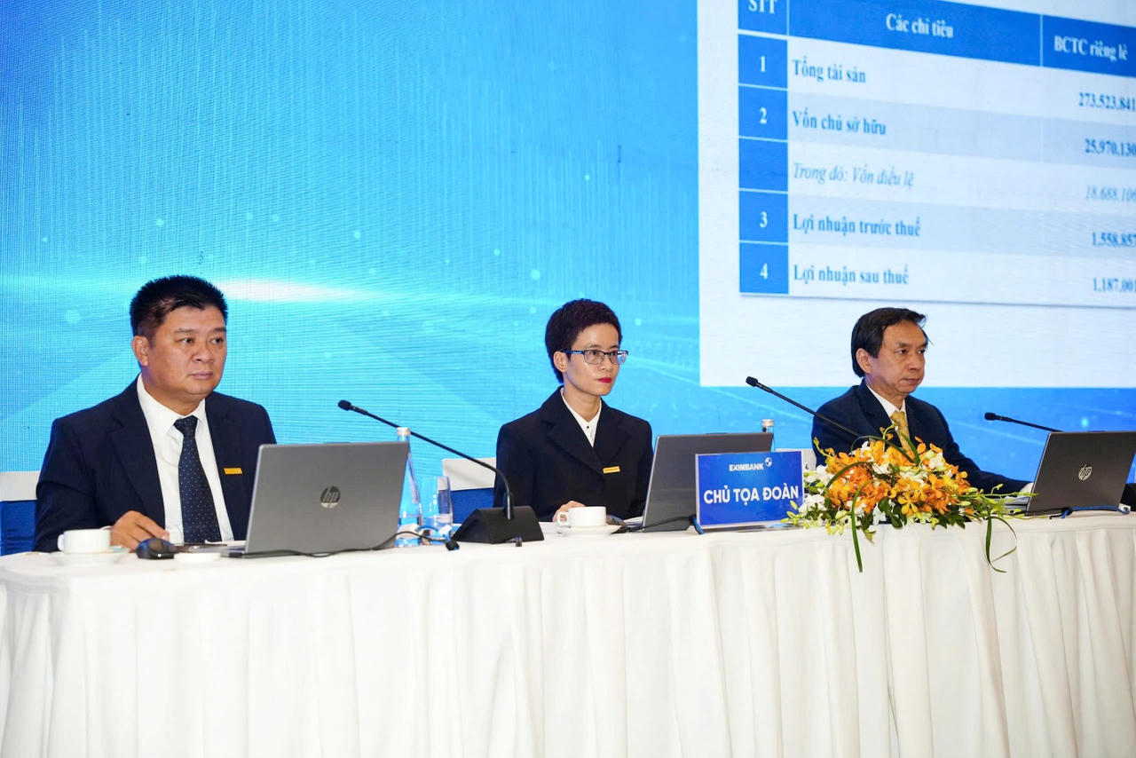 Đoàn Chủ tịch điều hành Đại hội đồng cổ đông thường niên năm 2026 của Eximbank.