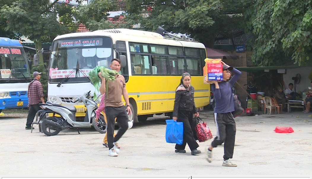 Việc thu phí điện tử không dừng tại các bến xe, bãi đỗ xe trong đô thị giúp minh bạch hóa hoạt động thu phí và thay đổi thói quen người dân. Ảnh minh họa