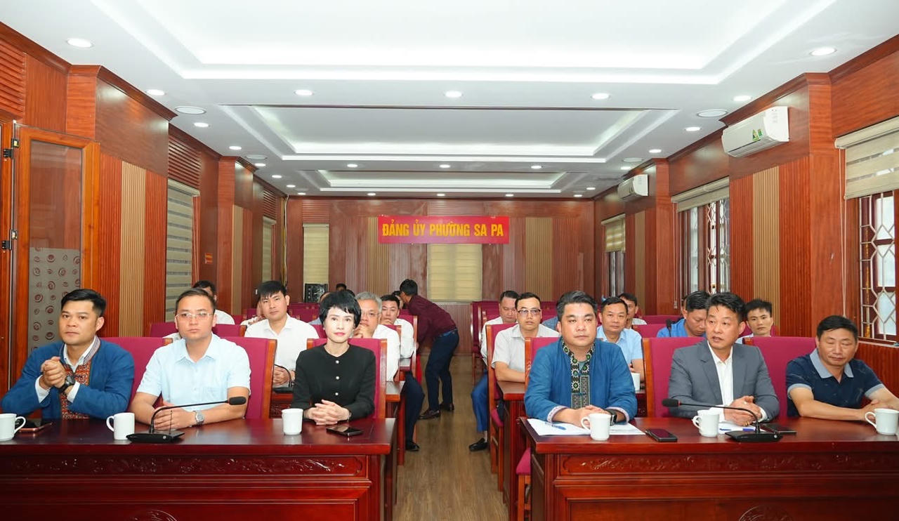 Các đại biểu tham dự buổi ký kết.